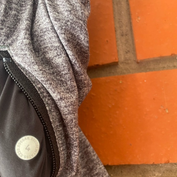 LULULEMON Women's Gray Track That 4" Shorts Size 4 - Picture 3 of 4